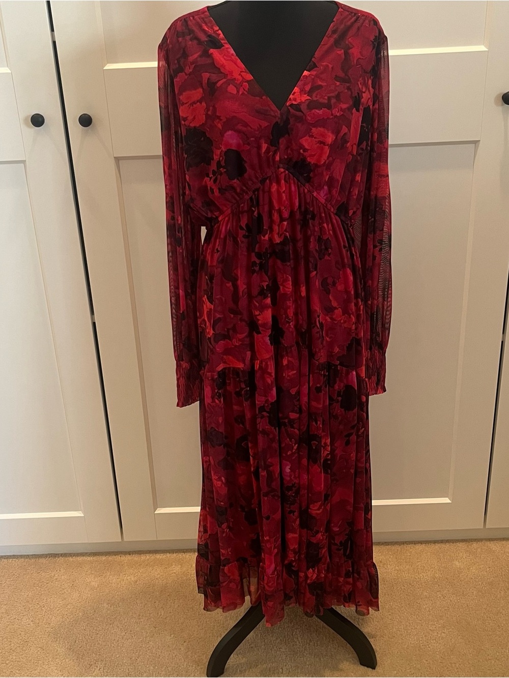 Taylor Dresses Gorgeous Red/Black Floral V-Neck Tiered Midi Dress NWOT Size 16